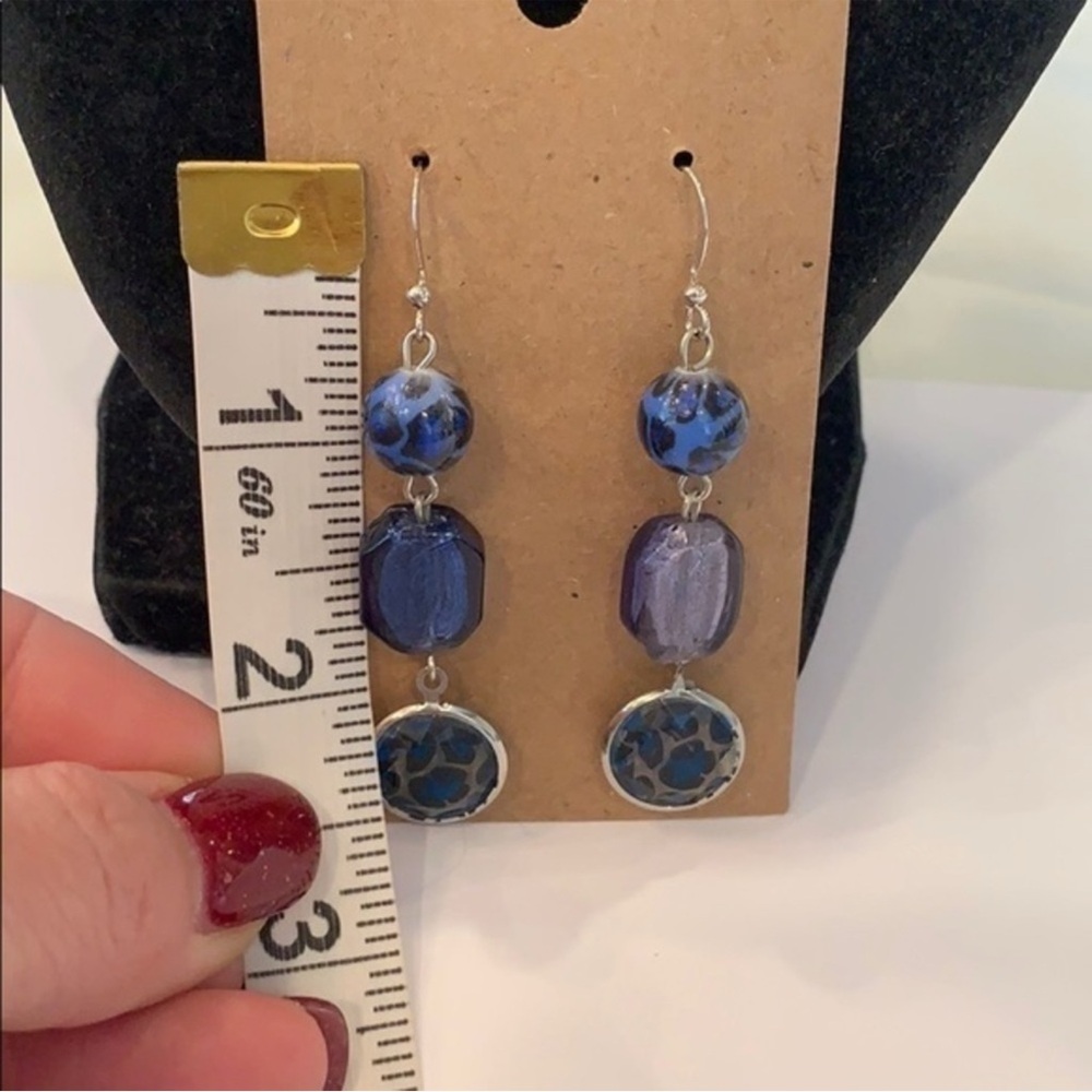 NWOT Charming Charlie Blue Glass Cheetah Dangle Earrings - Picture 5 of 5
